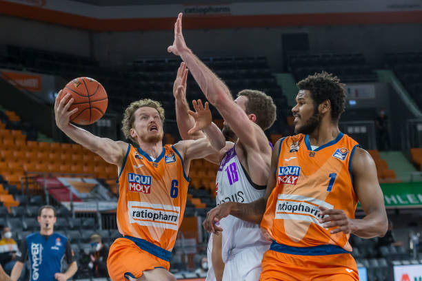 对萨卡与埃 对萨卡与埃